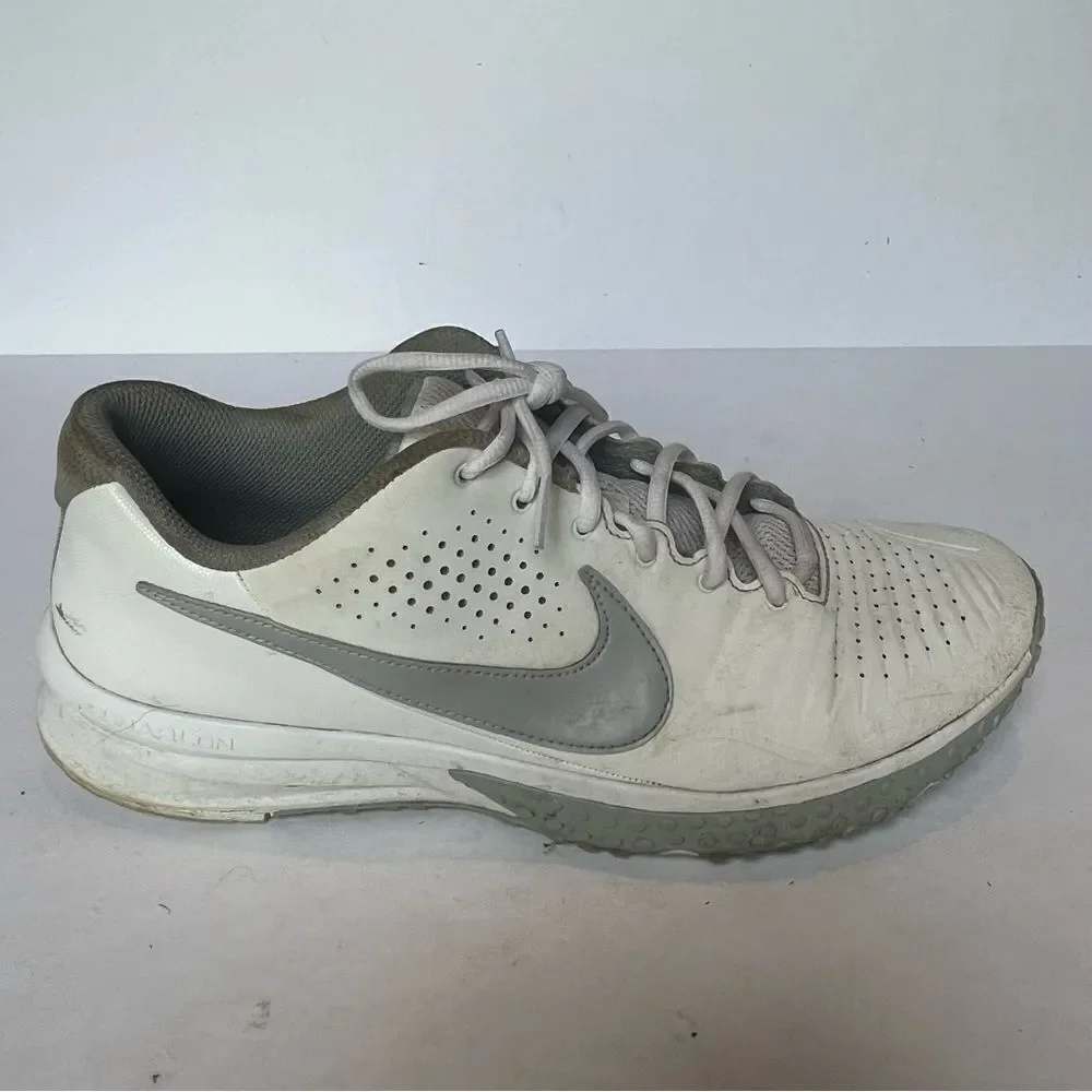 Men's Nike Tennis shoes Gray/White Size 12